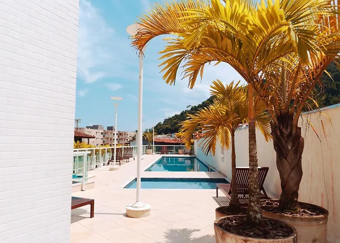 Apto no 4º andar com ar e Wi-Fi a 250 mts do mar!